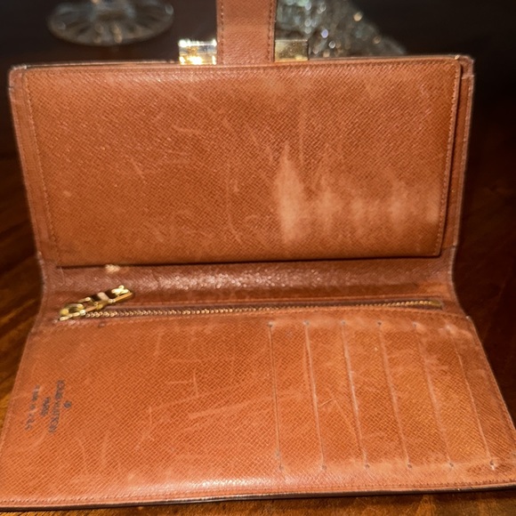 Preowned Authentic LV wallet - Picture 14 of 17